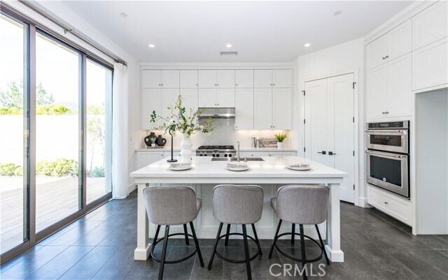 Building Photo - 172 Bellini