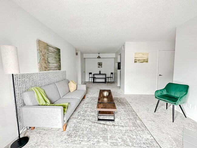 Foto del edificio - 1071 Clayton Ln
