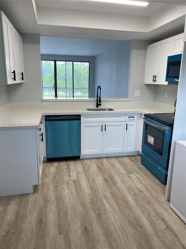 Foto del edificio - 2500 Coral Springs Dr