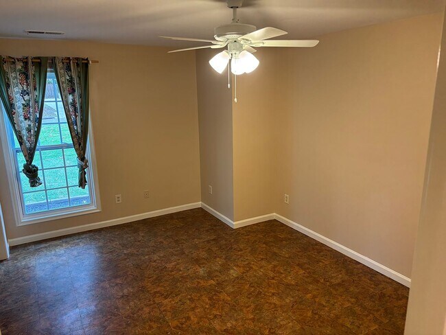 Foto del edificio - 6205 Lynnfield Rd