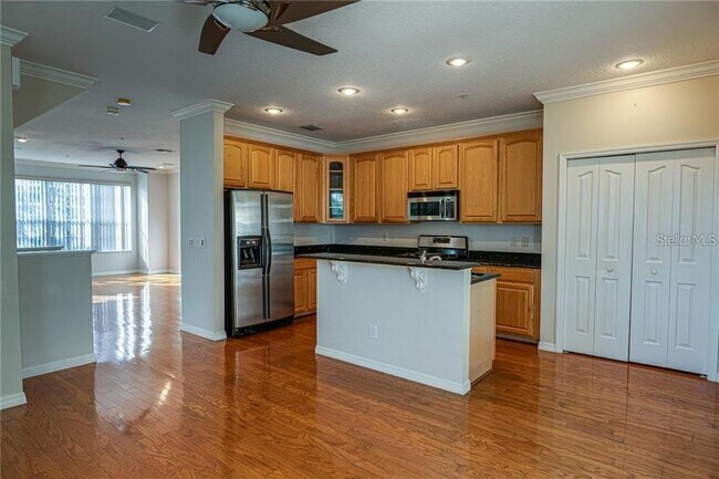 Building Photo - 3043 Pointeview Dr
