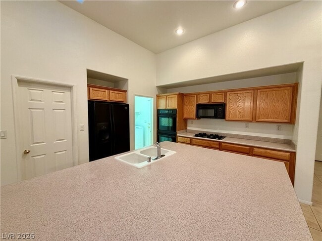 Building Photo - 3405 La Cascada Ave