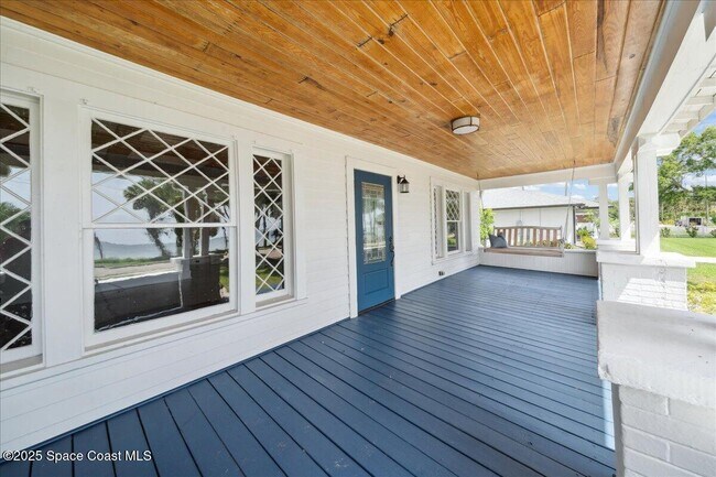 Building Photo - 1326 Riverside Dr