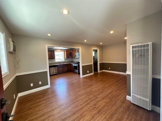 Building Photo - 1630-1630 Brigden Rd