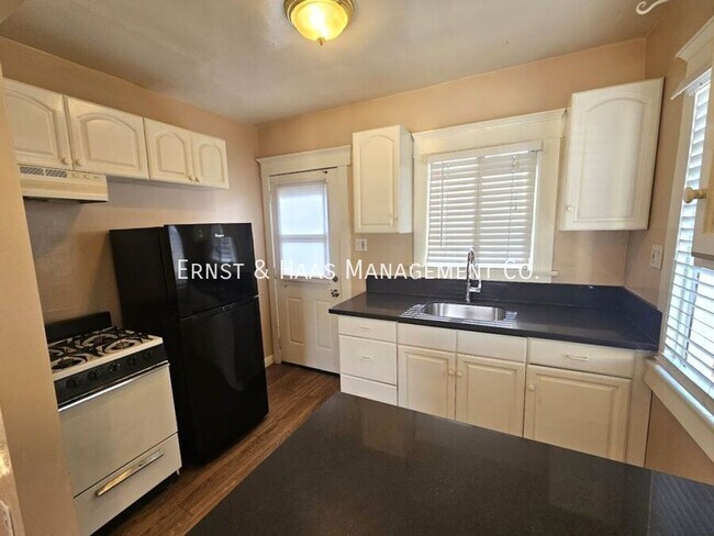 Foto del edificio - 4021 E 1st St