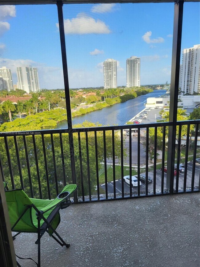 Foto del edificio - 3475 N Country Club Dr