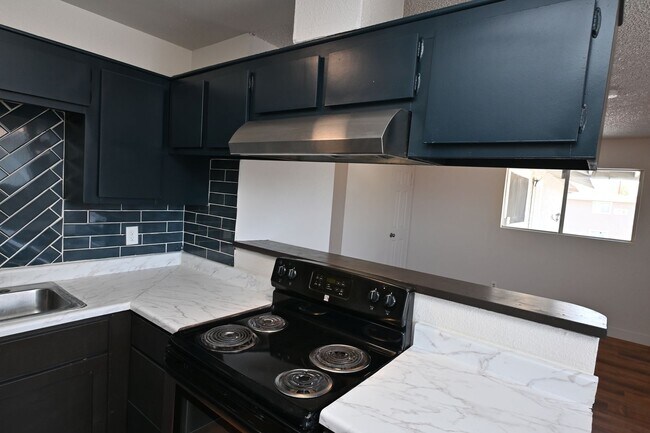 Foto del edificio - 2 Bedroom Apartment -Las Vegas -NO PETS -1...
