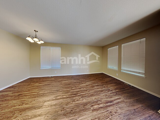 Foto del edificio - 5525 N Kittredge Street