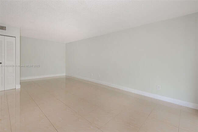 Foto del edificio - 6455 SW 116th Pl