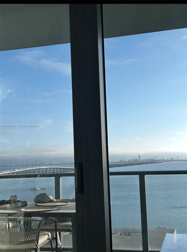 Foto del edificio - 480 NE 31st St