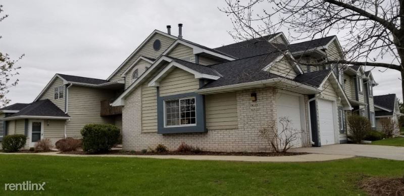 Primary Photo - W240N2532 E Parkway Meadow Cir