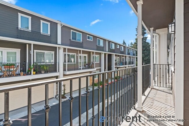 Building Photo - 3 br, 3.5 bath Townhome - 38298 Oracle Com...