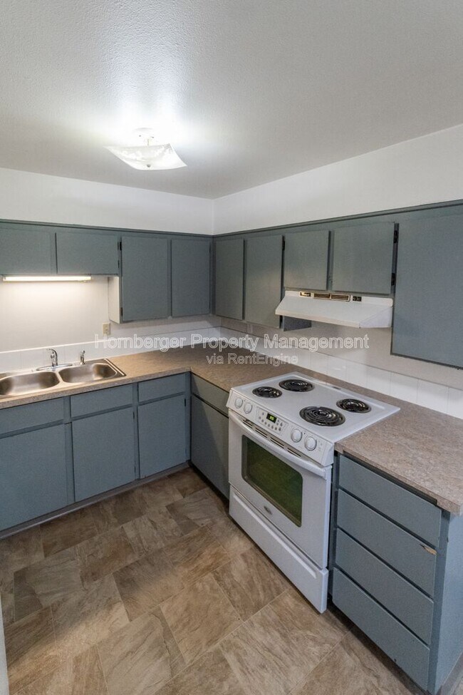 Building Photo - 2628 E Wellesley Ave