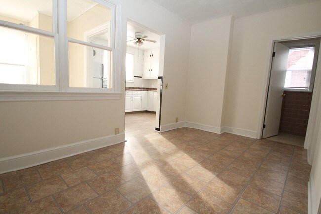 Building Photo - 10 Hanford Pl
