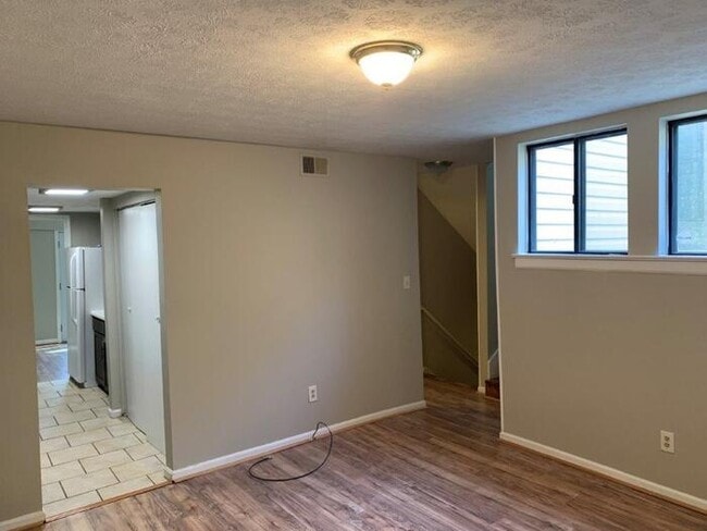 Building Photo - 1049 Ivy Hills Cir