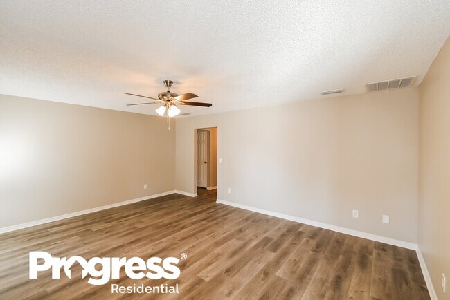 Foto del edificio - 823 Hardwood St