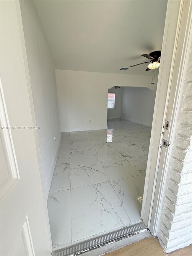 Foto del edificio - 3177 SW 27th Terrace