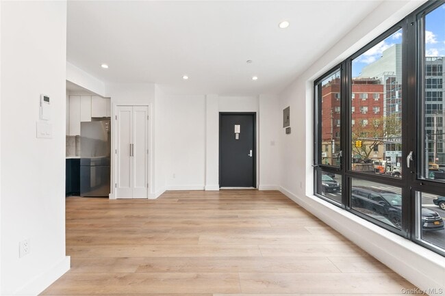 Building Photo - 901 60th St