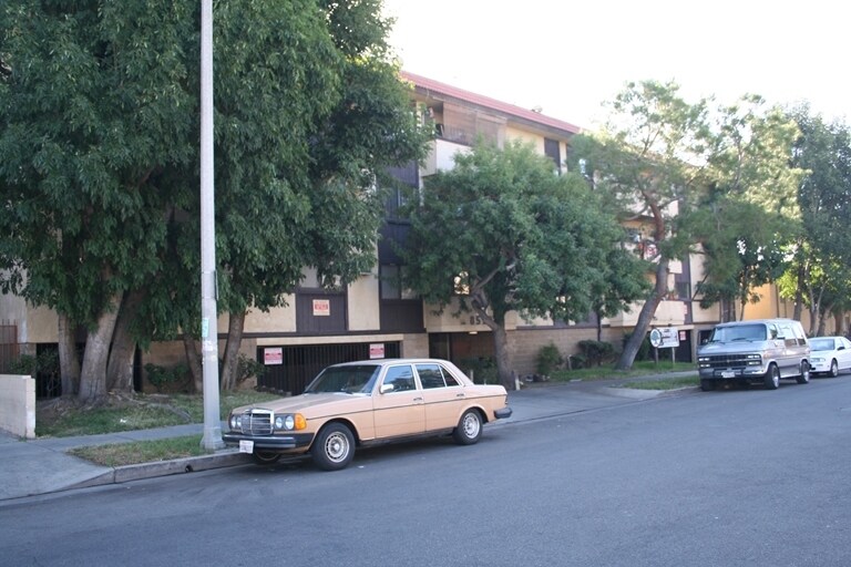Primary Photo - PepperTree Apartments