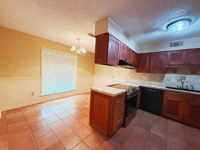 Building Photo - 7849 Meadow Trail Dr