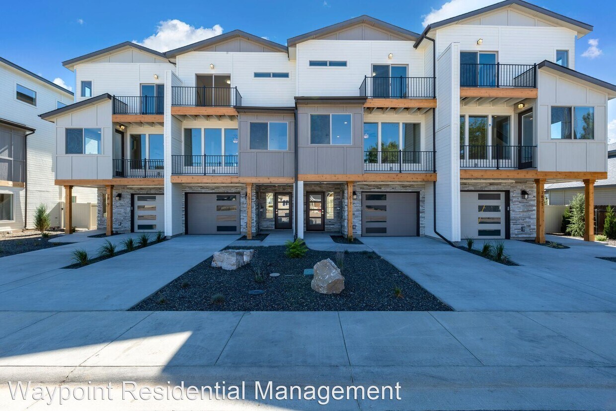Foto principal - 3 br, 2.5 bath House - 7791 W Crestwood Dr