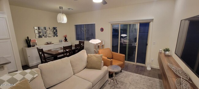 Foto del edificio - 2264 W Laurie Ln
