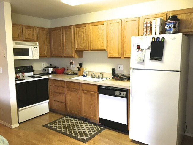Building Photo - Cozy 1-Bedroom Apartment