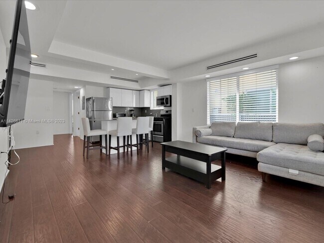 Foto del edificio - 7333 Dickens Ave