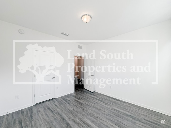 Foto del edificio - 4141 Salt Springs Ln