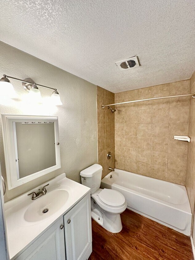 Primary Photo - 2 Bedroom 1 Bathroom - Located At Lakewood...