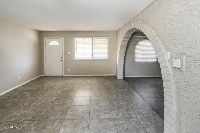 Building Photo - 8209 S 24th Way