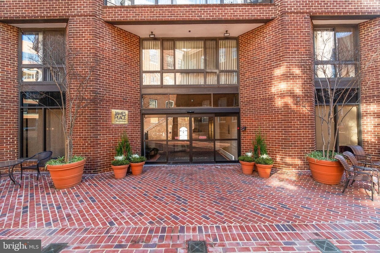 Primary Photo - 1077 30th St NW