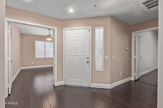 Foto del edificio - 15380 N 100th St