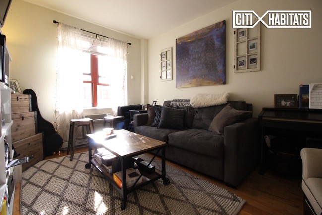 Foto del edificio - 190 E 7th St