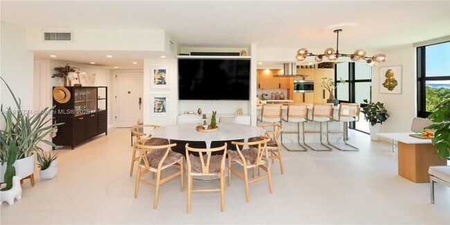 Foto del edificio - 1121 Crandon Blvd