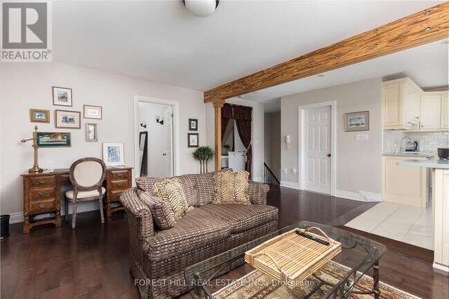 Building Photo - 105 Balmoral Ave