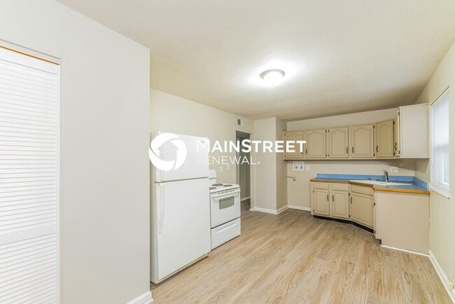 Building Photo - 3 Bedroom Pet-Friendly Home in Louisville, KY with Main Street Renewal