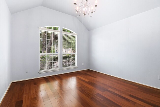 Building Photo - 11115 Pigeon Bluff Dr