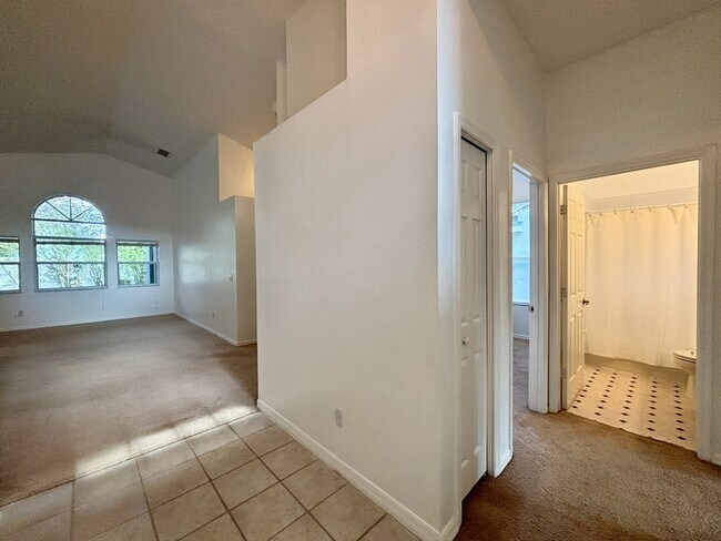 Building Photo - 2787 River Ridge Dr