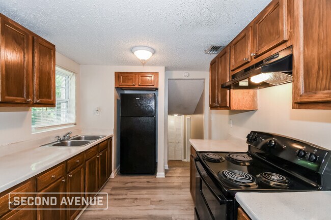 Building Photo - 8857 Camphor Dr