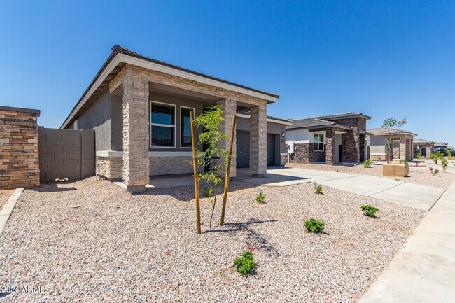 Foto del edificio - 15543 W Desert Hollow Dr