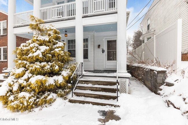 Foto del edificio - 106 N Pine Ave