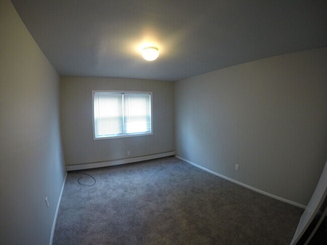 Building Photo - SPACIOUS 2bd/1ba Wissinoming Available NOW!