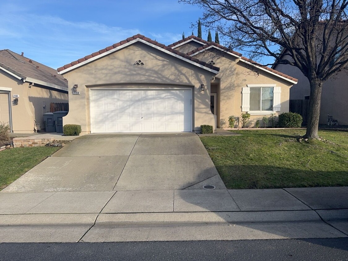 Foto principal - Avail 6/27 - Single level Rocklin home wit...