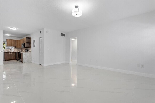Foto del edificio - 9745 Bay Harbor Terrace