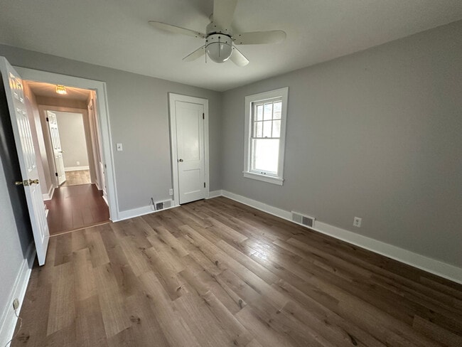 Building Photo - 432 N Bauman Ave