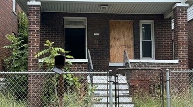 Building Photo - 2425 Cleveland Ave