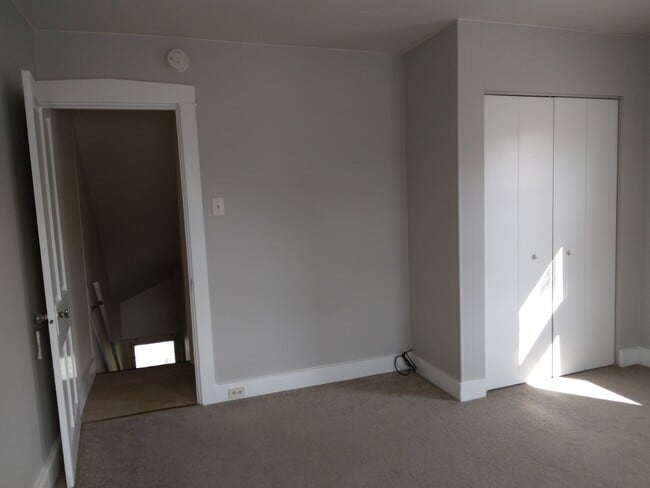 bedroom - 35 Manor Ave