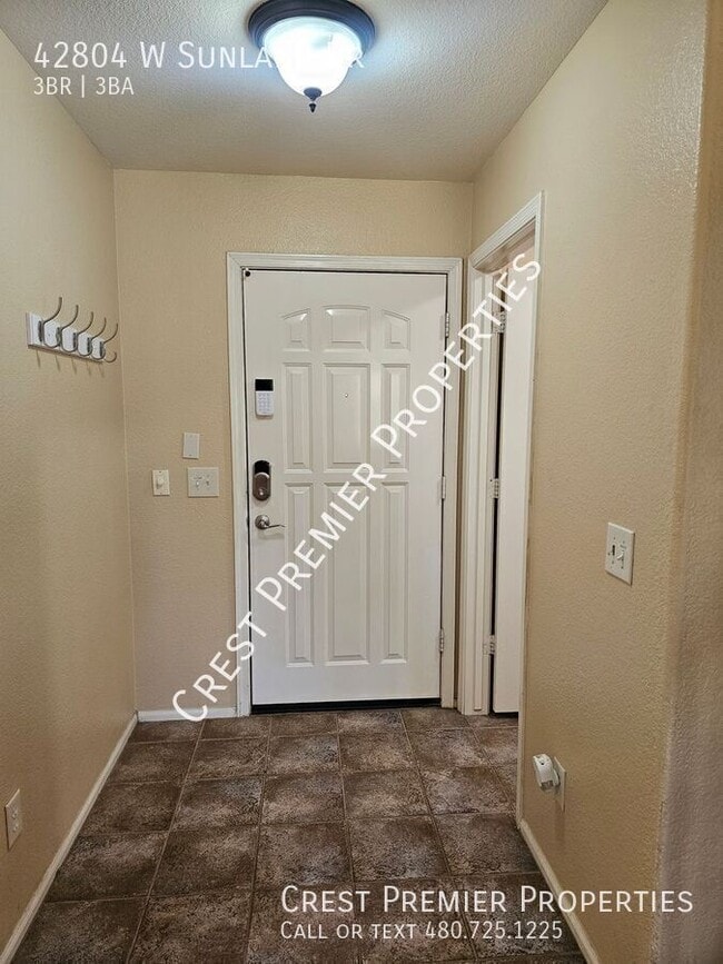 Building Photo - 42804 W Sunland Dr