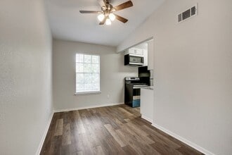 Building Photo - 313-319 Rose St